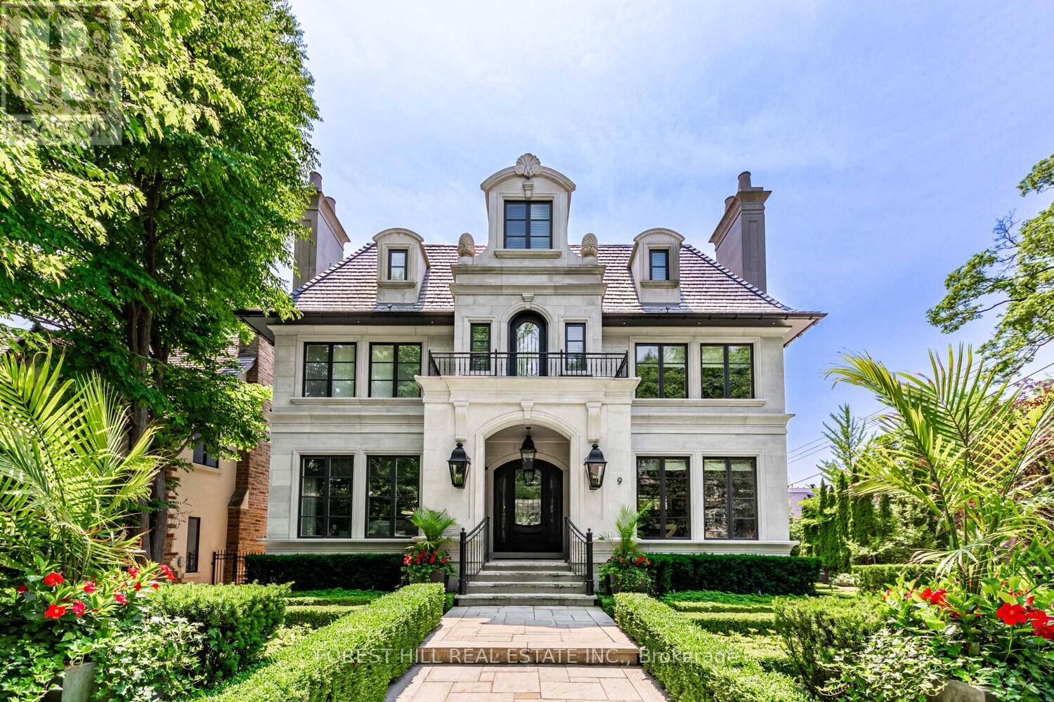 9 Dewbourne Ave, Toronto, ON M5P 1Z1