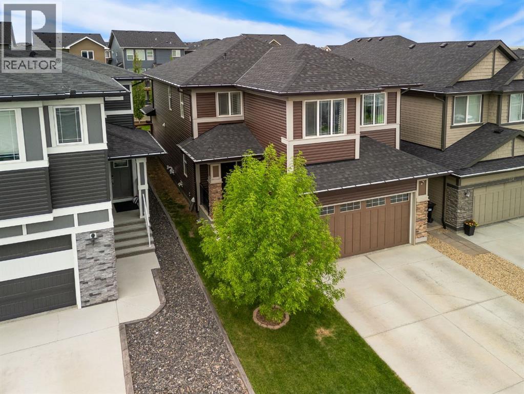 250 Evansglen Dr NW, Calgary, AB T3P 0X8