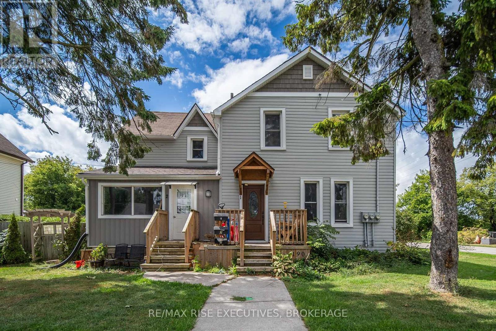190 Victoria Ave, Gananoque, ON K7G 2S1