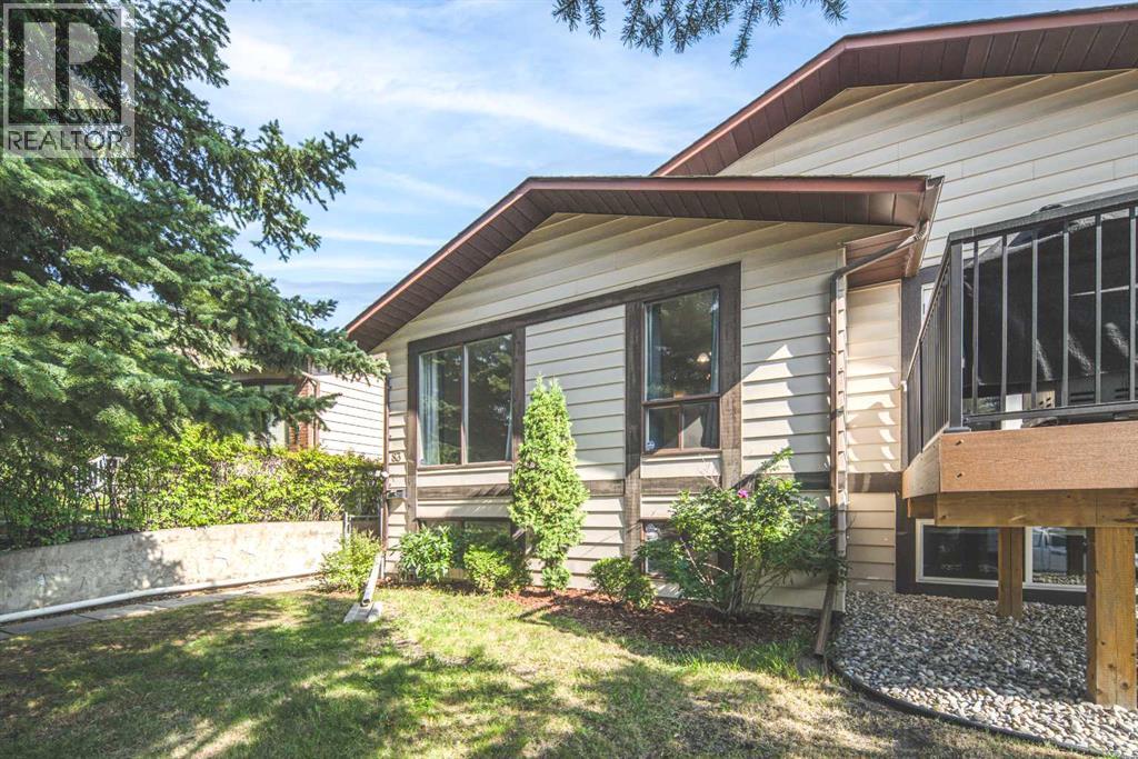 83 Edgeford Way NW, Calgary, AB T3A 2S8