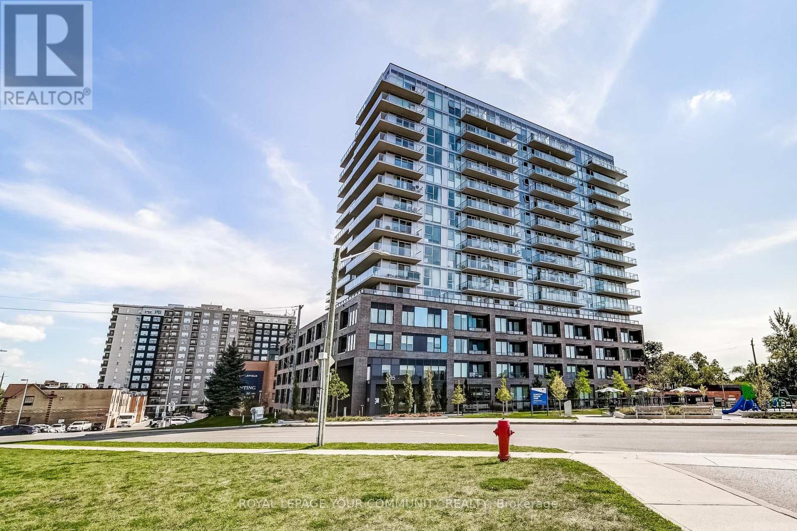 1110 185 Deerfield Rd, Newmarket Central Newmarket, ON L3Y 0G7