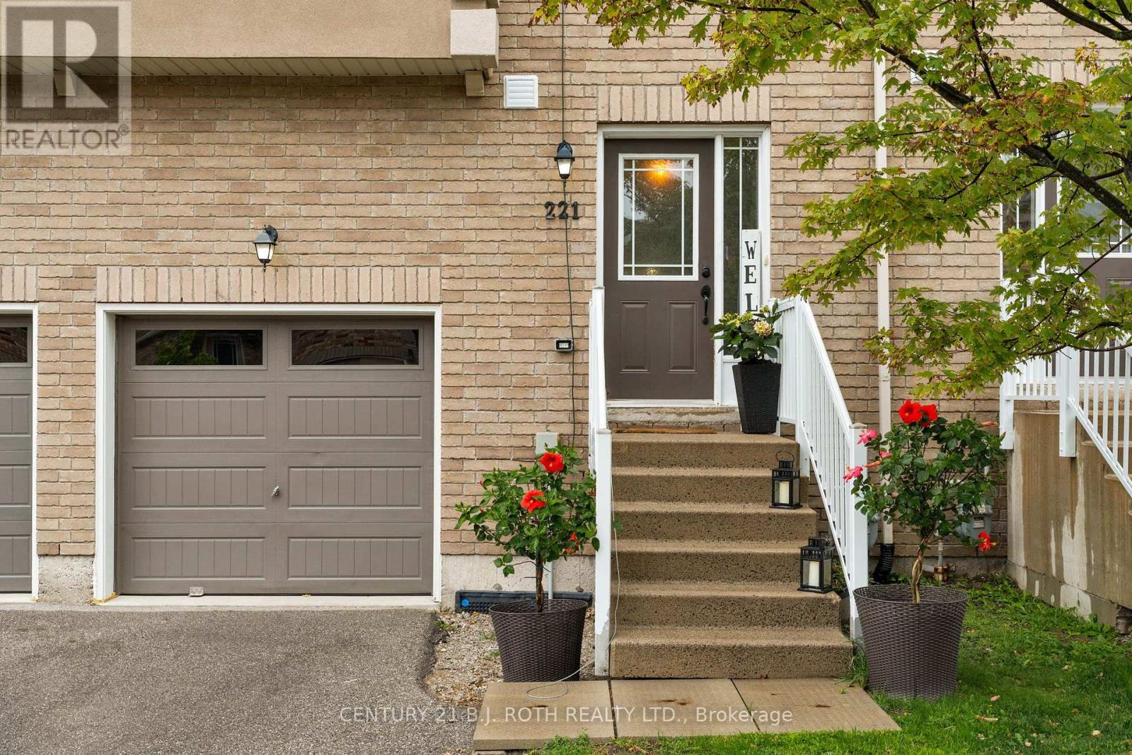221 Harvie Rd, Barrie Holly, ON L4N 9P8