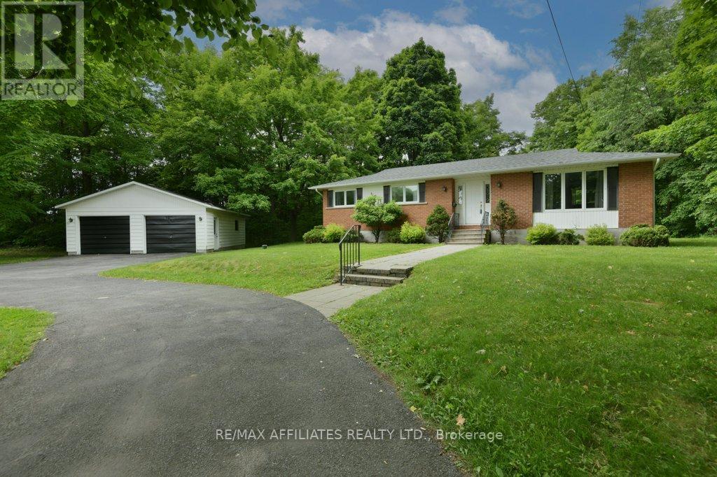 515 Bridge St, Carleton Place, ON K7C 3J3