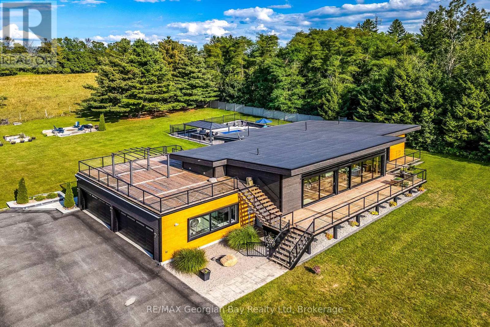 165 Wilson Rd, Tiny, ON L4R 4K4