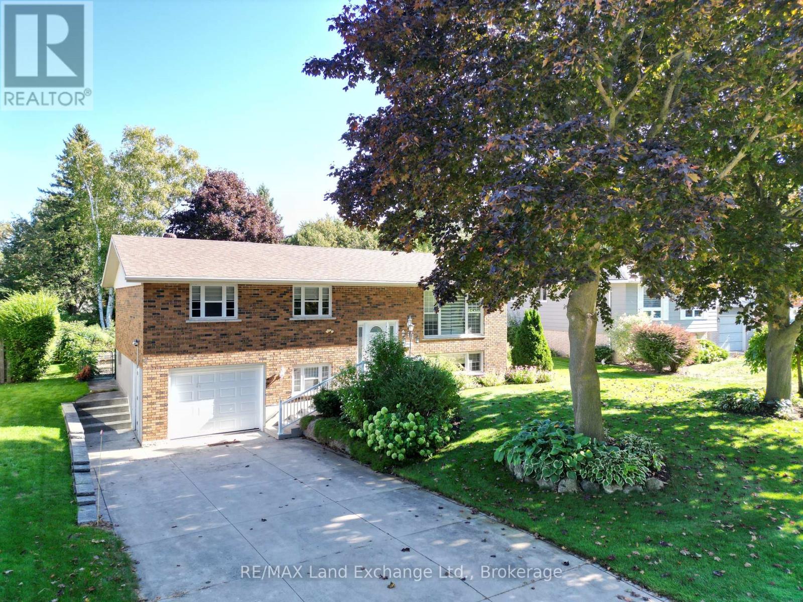 211 Nelson St, Kincardine, ON N2Z 1C5