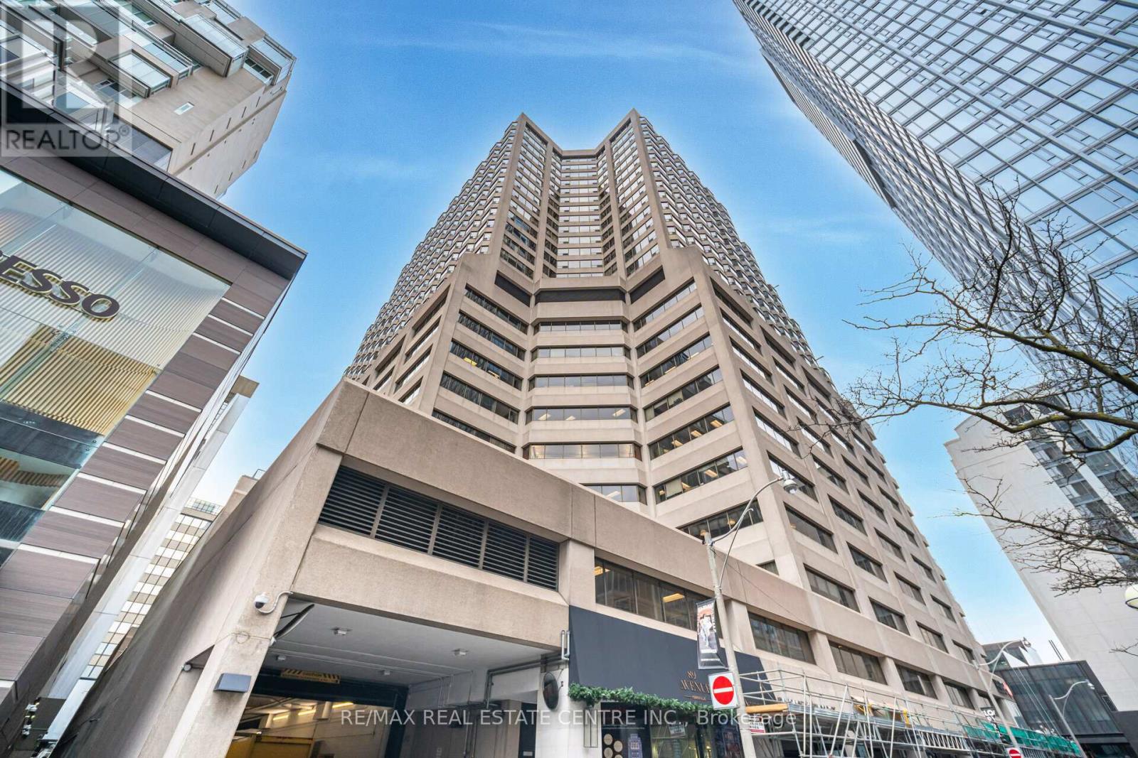 2201 175 Cumberland St, Toronto Annex, ON M5R 3M9