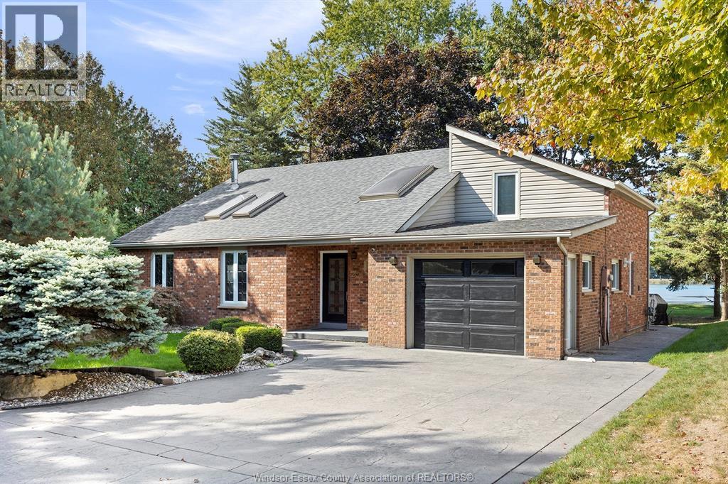 20 Adams Ln, Lasalle, ON N9J 1R4