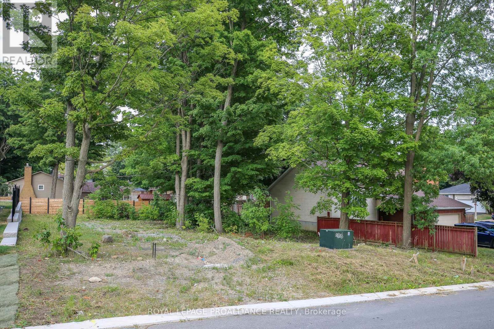 4 Adley Dr, Brockville, ON K6V 6G1