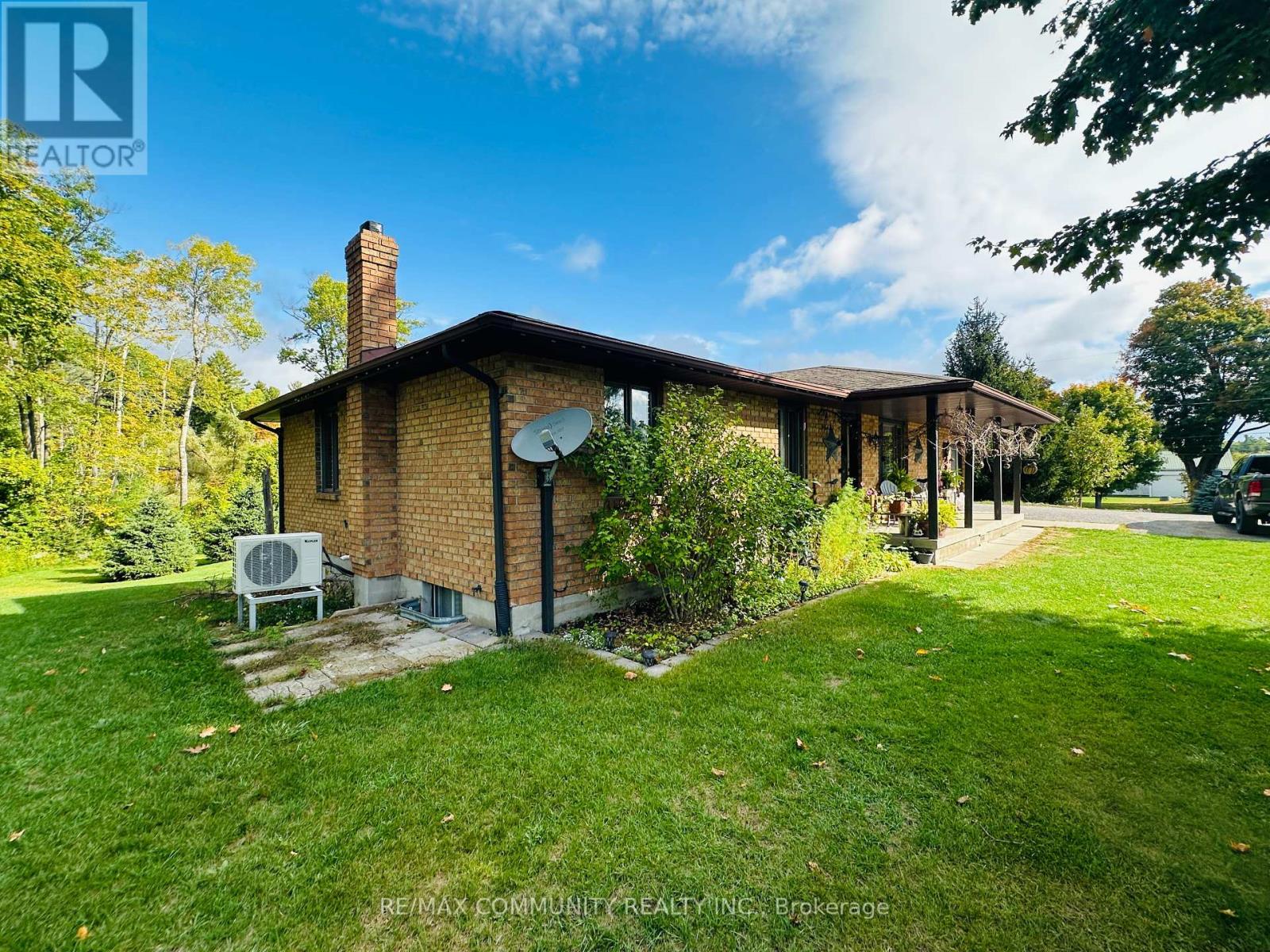 214 Helyer Rd, Quinte West, ON K8V 5P4