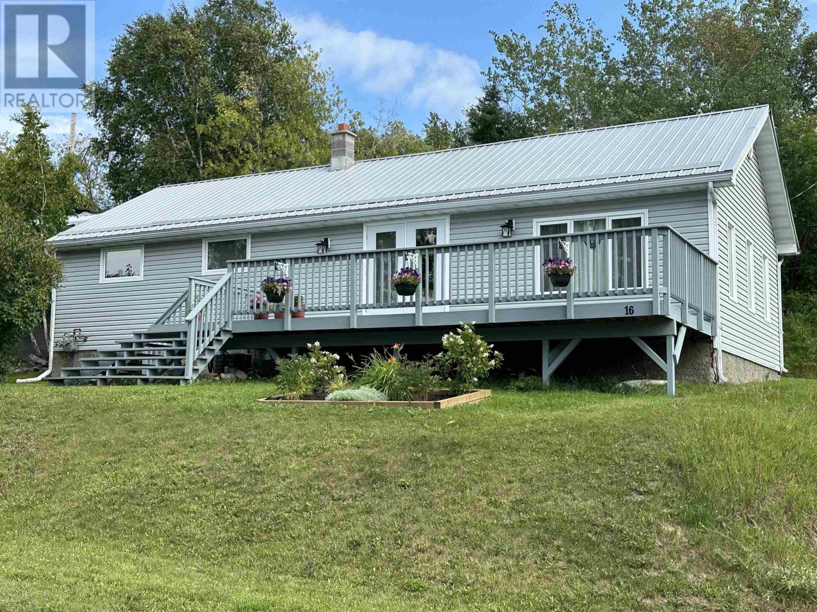 16 Lakeview Ave, Cochenour, ON P0V 1L0