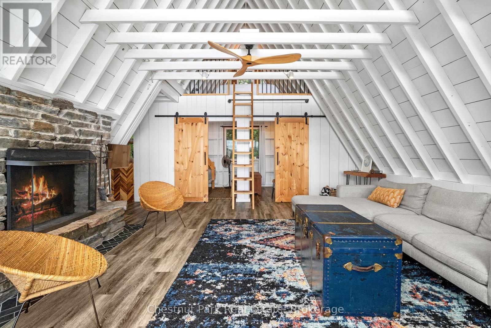 517 Mohawk Rd, Georgian Bay, ON L0K 1S0