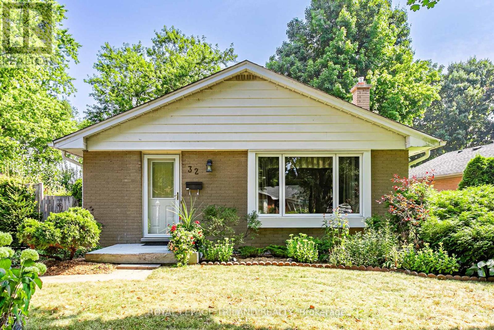 32 Maxwell Cres, London, ON N5X 1Z1