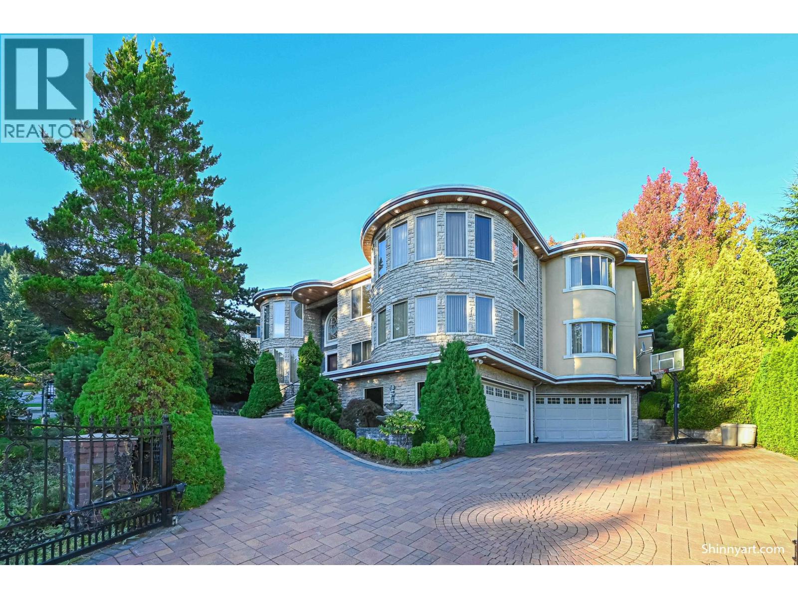 3063 Plateau Blvd, Coquitlam, BC V3E 2Y7