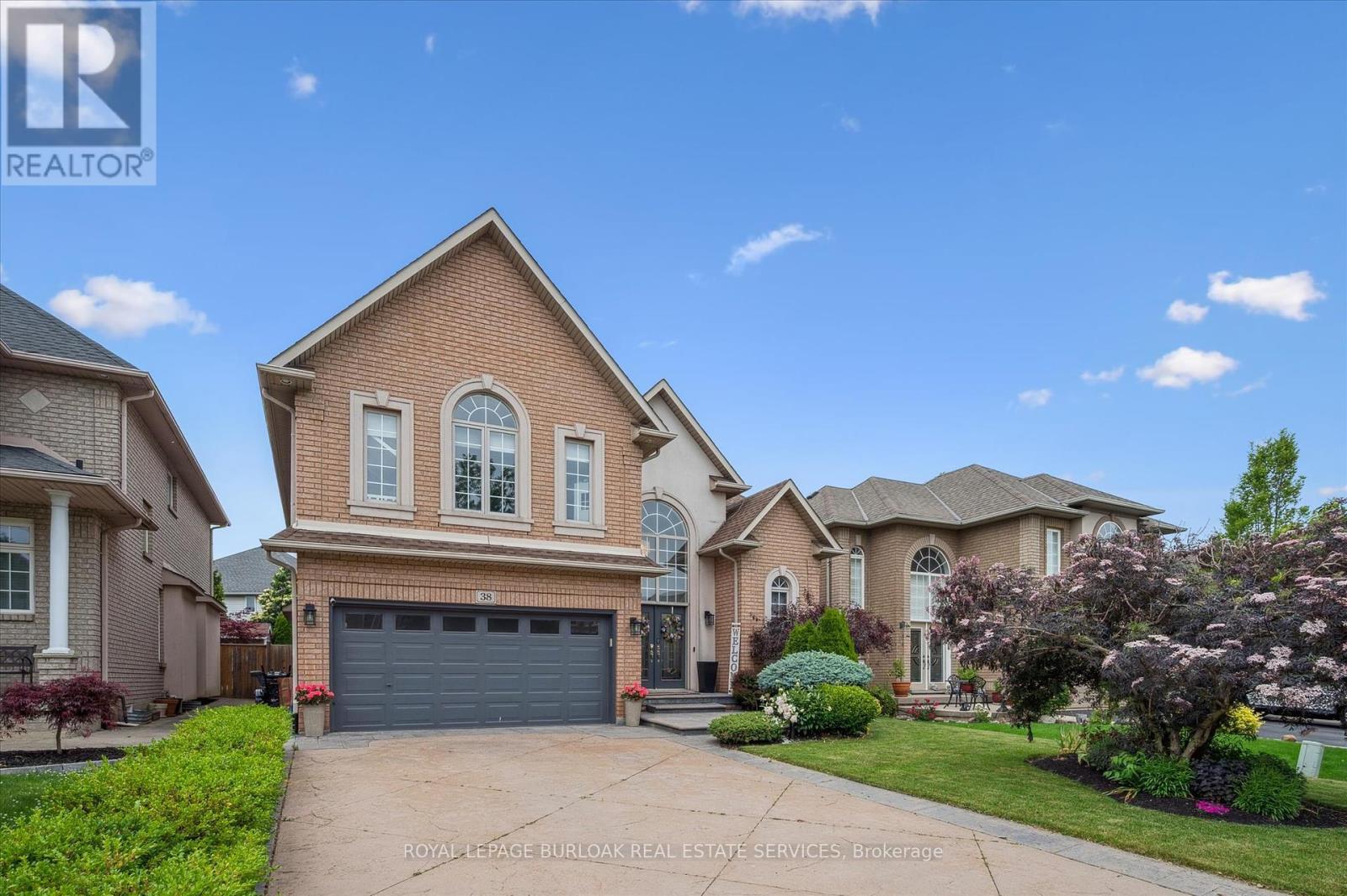 38 Surrey Dr, Hamilton, ON L9K 1L9