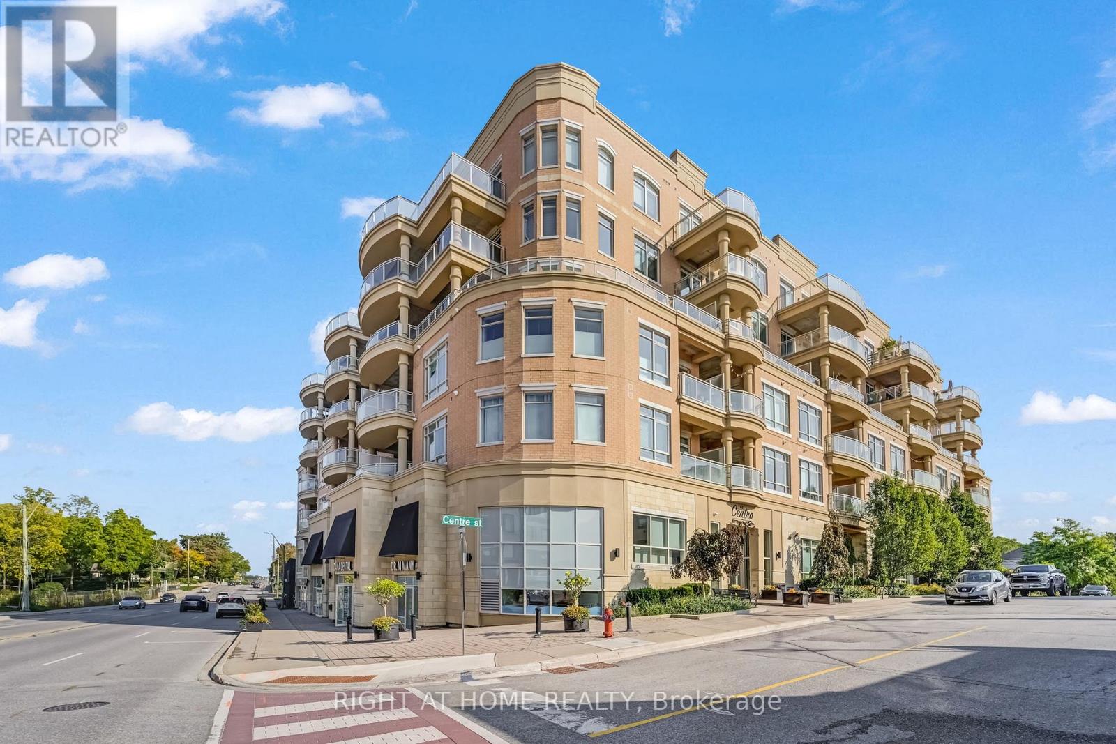 704 Unit 15277 Yonge St #a, Aurora, ON L4G 1Y3