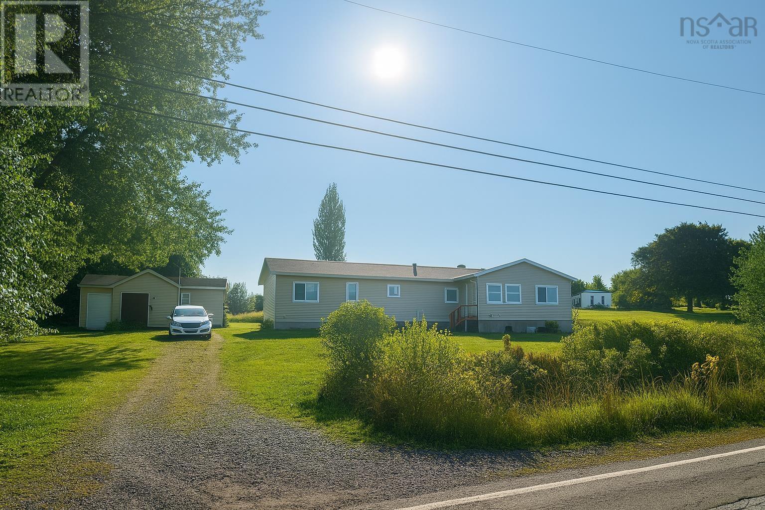 13672 Highway 1, Hants Border, NS B0P 1P0