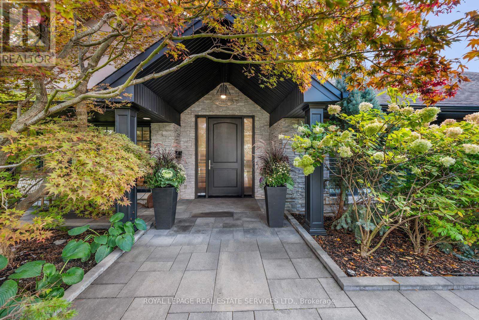 31 Princess Anne Cres, Toronto Princess-rosethorn, ON M9A 2N9