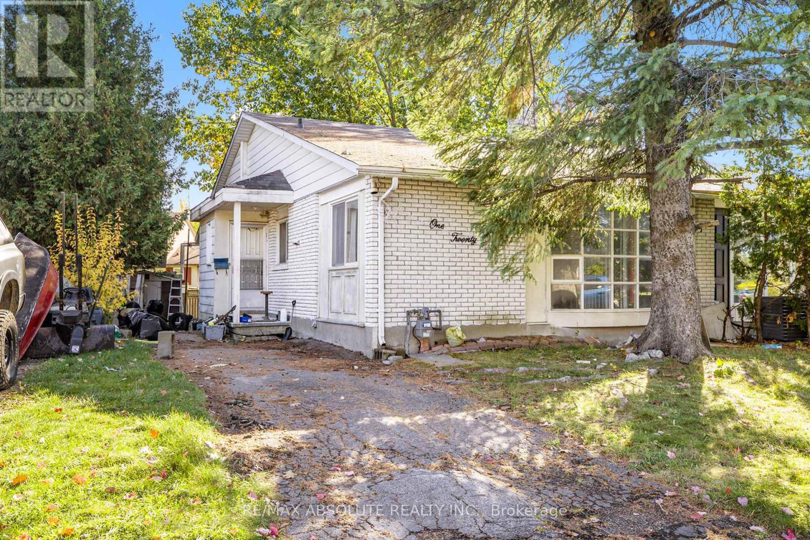 120 Woodfield Dr, Ottawa, ON K2G 0A3