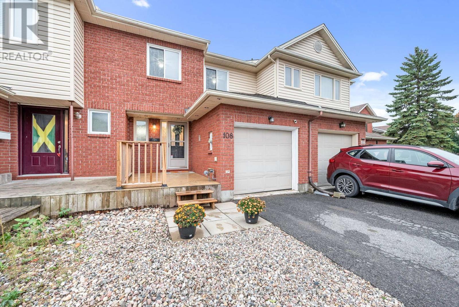 108 Cedarock Dr, Ottawa, ON K2M 2H5