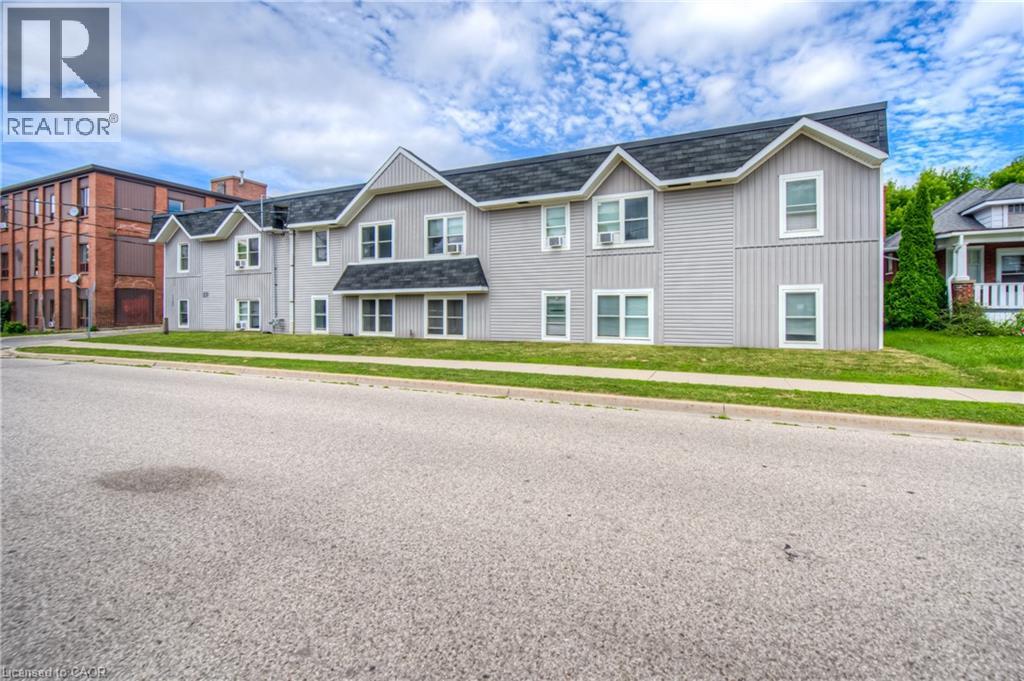 1123 Queenston Rd, Cambridge, ON N3H 3L1