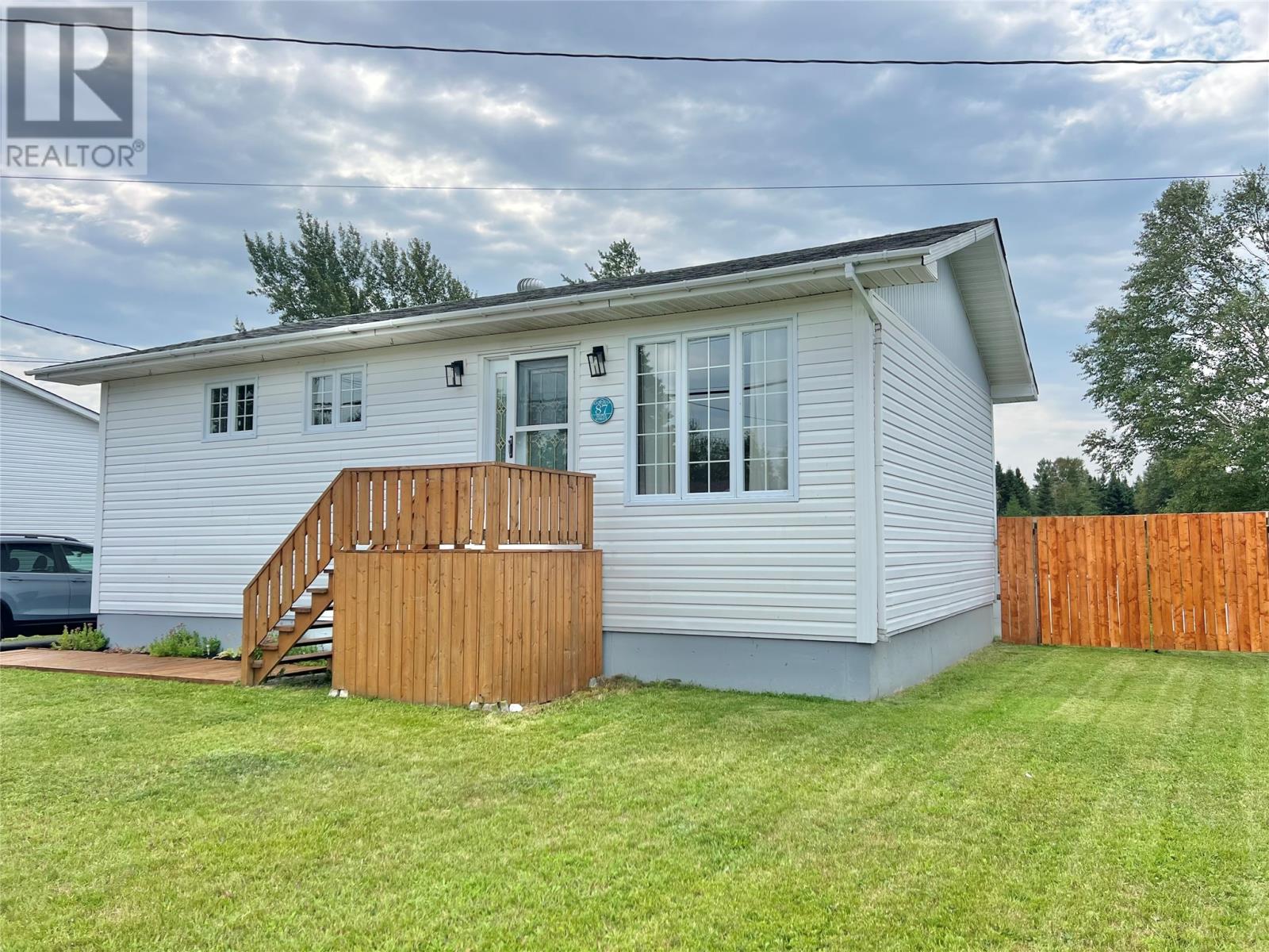 87 Maple St, Badger, NL A0H 1A0