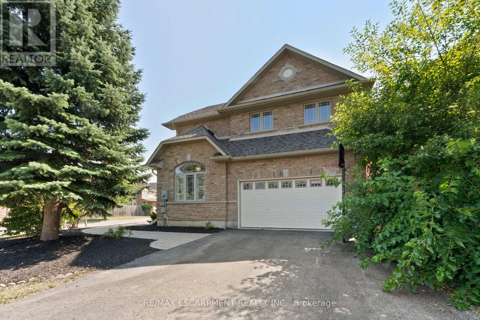 4 Mckibbon Ave, Hamilton, ON L0R 1P0