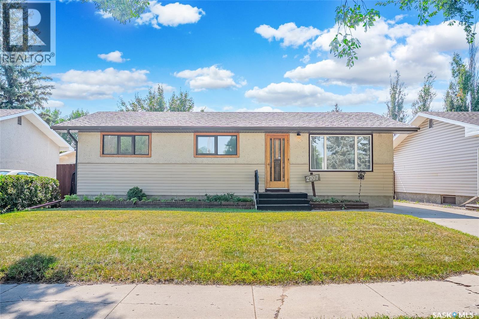 2707 33rd Street West, Saskatoon, SK S7L 0X6