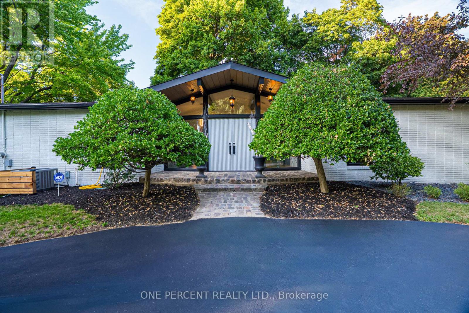 625 Sir Richards Rd, Mississauga, ON L5C 1A3