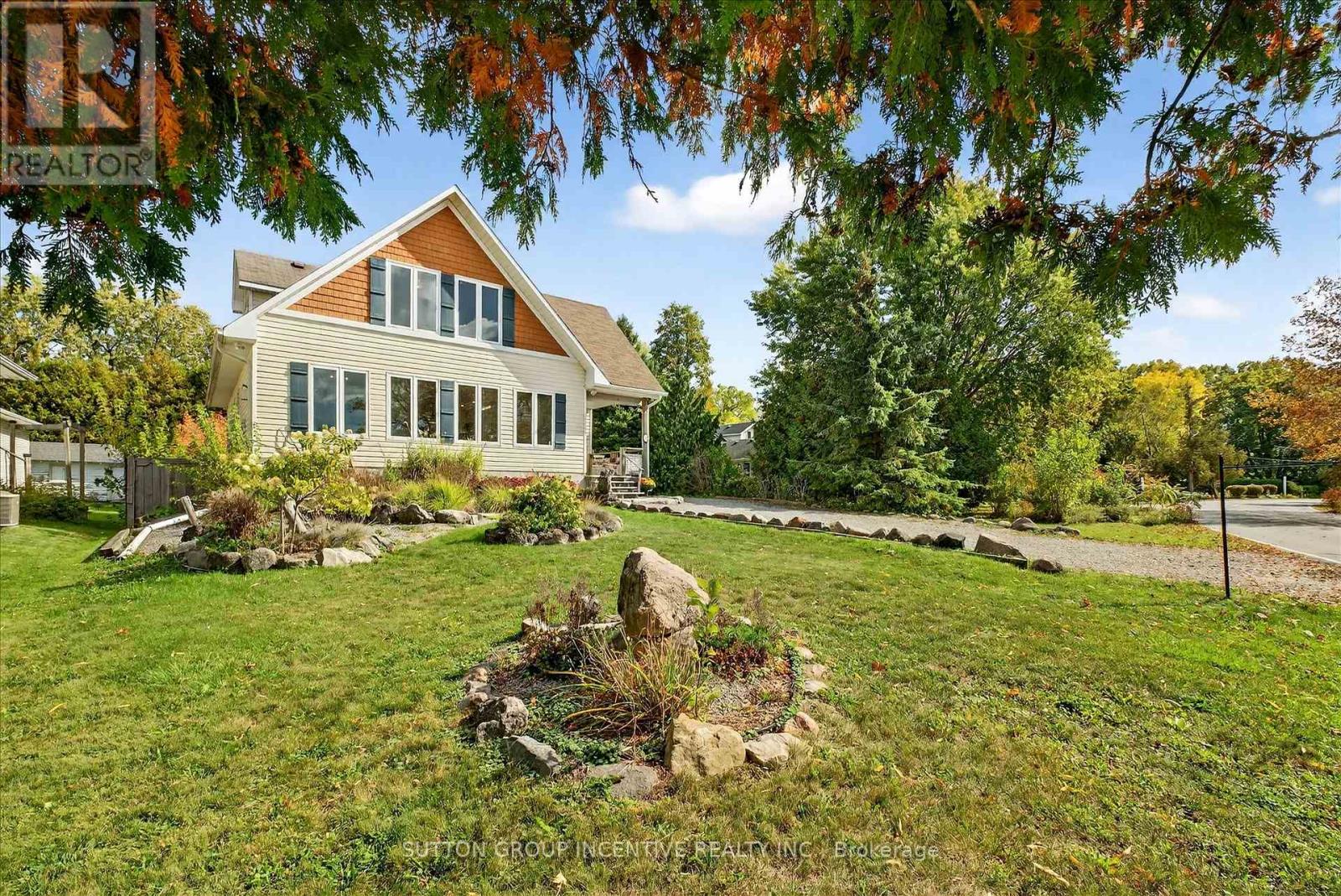 183 Lake Dr N, Georgina, ON L4P 3C8