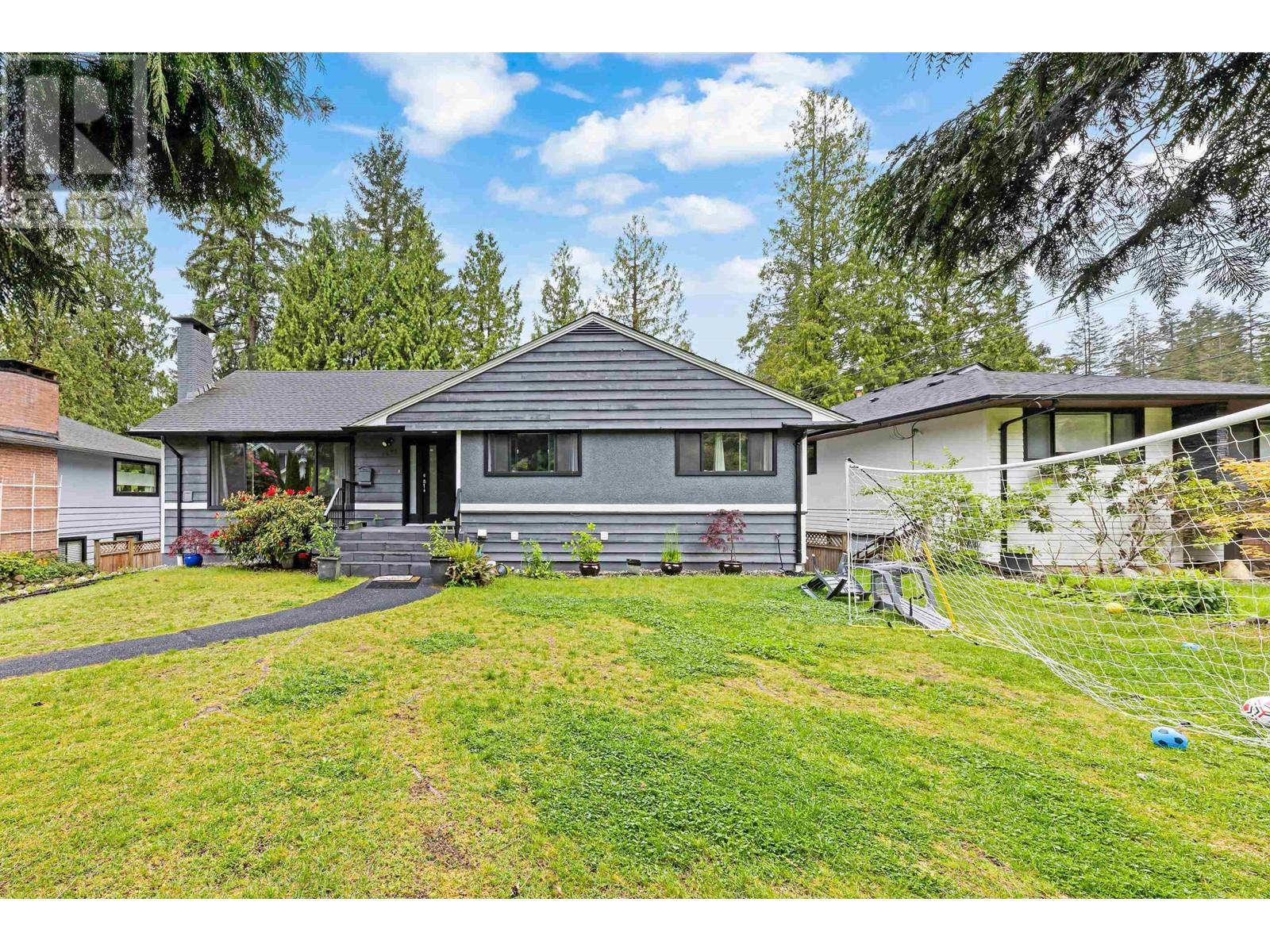 4477 Primrose Ln, North Vancouver, BC V7R 4H1