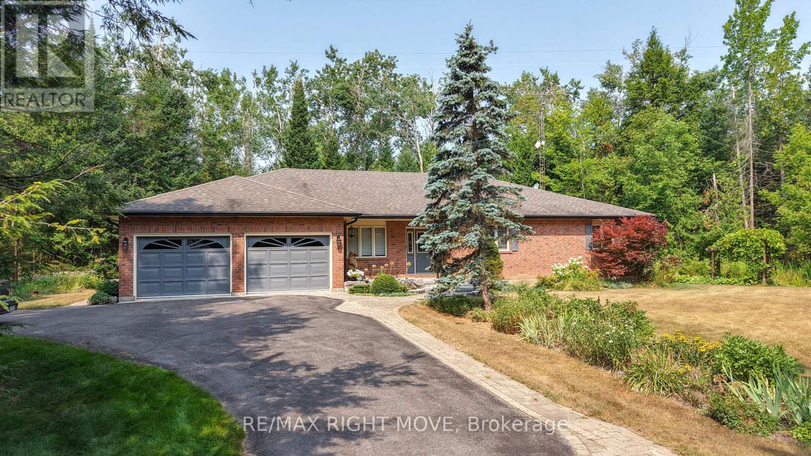1892 Carriage Ct, Severn, ON L3V 6H2