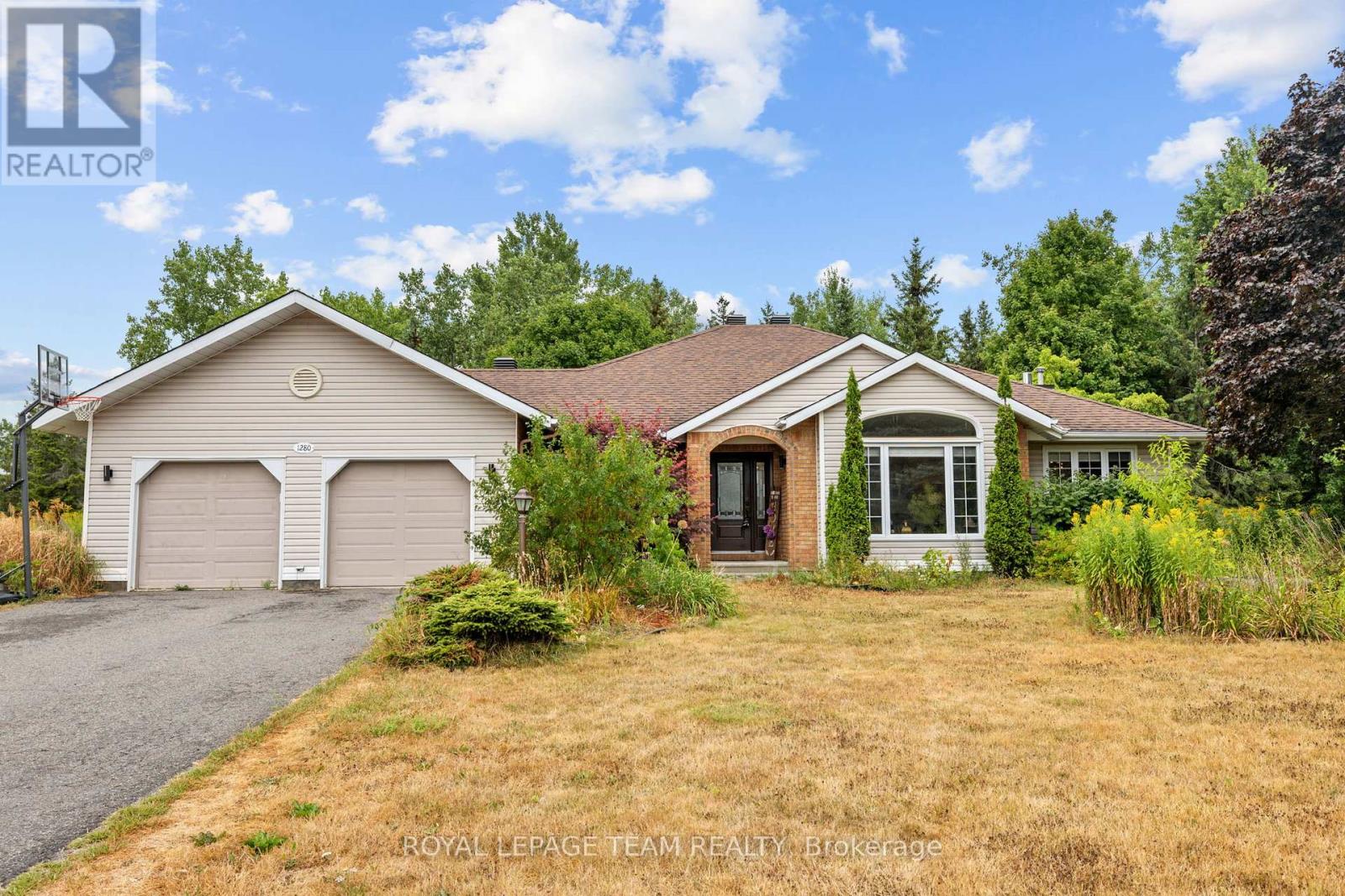 1280 Ben Royal Ave, Ottawa, ON K4P 1A3