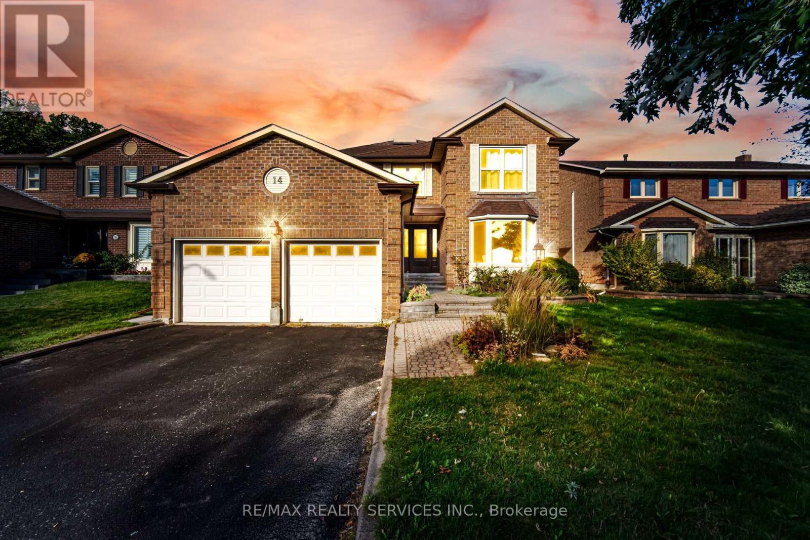 14 Milner Cres, Ajax, ON L1S 4W3