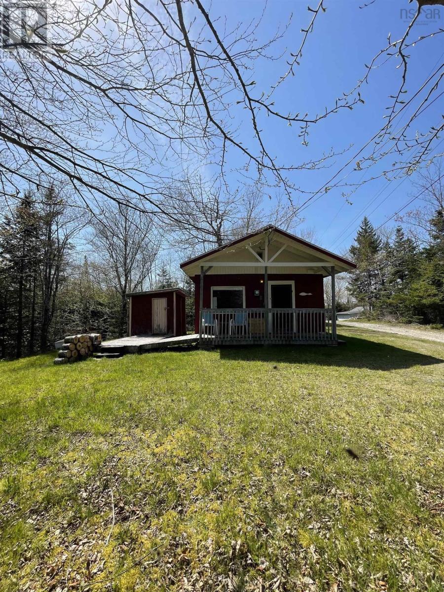25 Ton Timber Hills Rd, Moser River, NS B0J 2R0