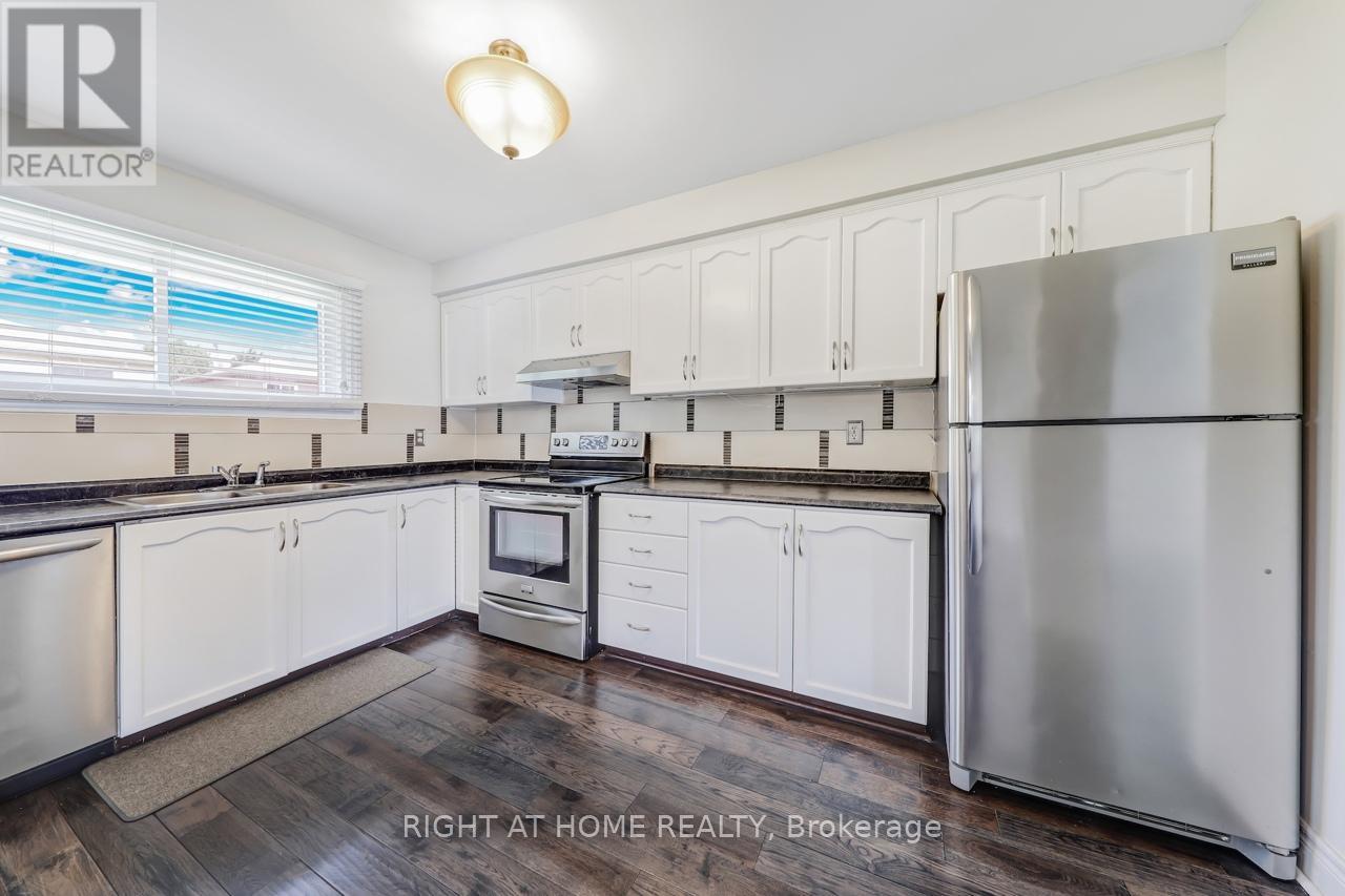 9 9 Ashton Cres, Brampton, ON L6S 3J9