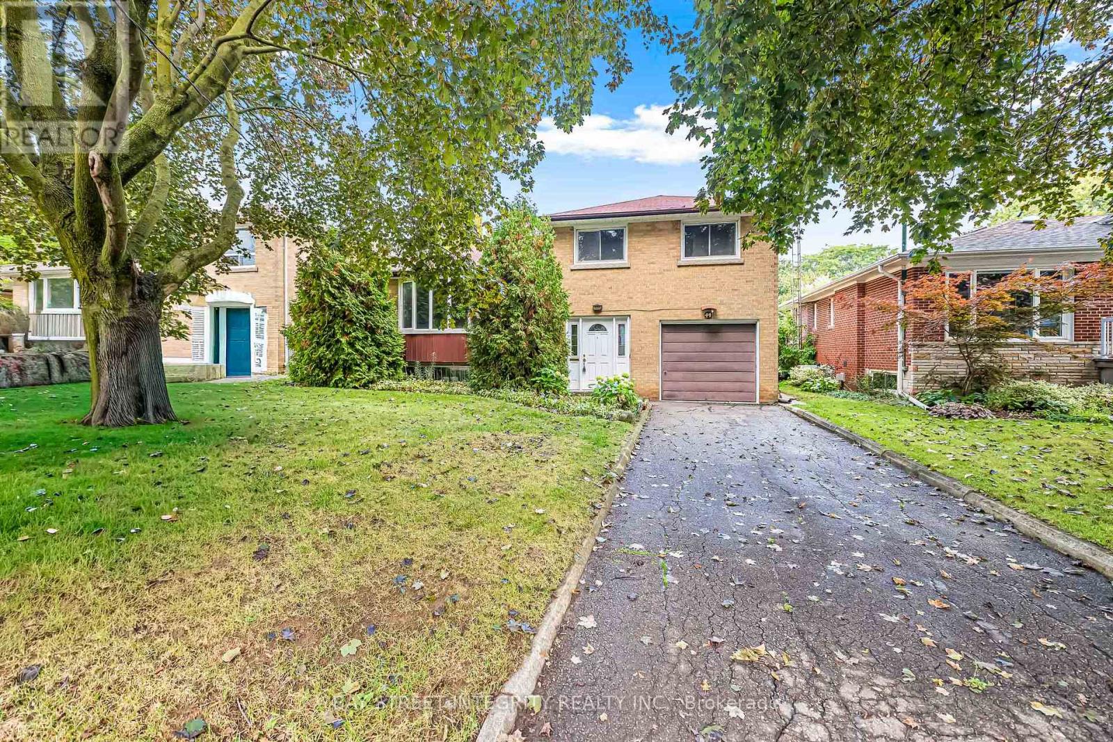 44 Bowerbank Dr, Toronto, ON M2M 1Z8