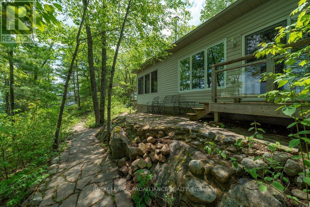3465 Hughes Lndg, Addington Highlands, ON K0H 1K0