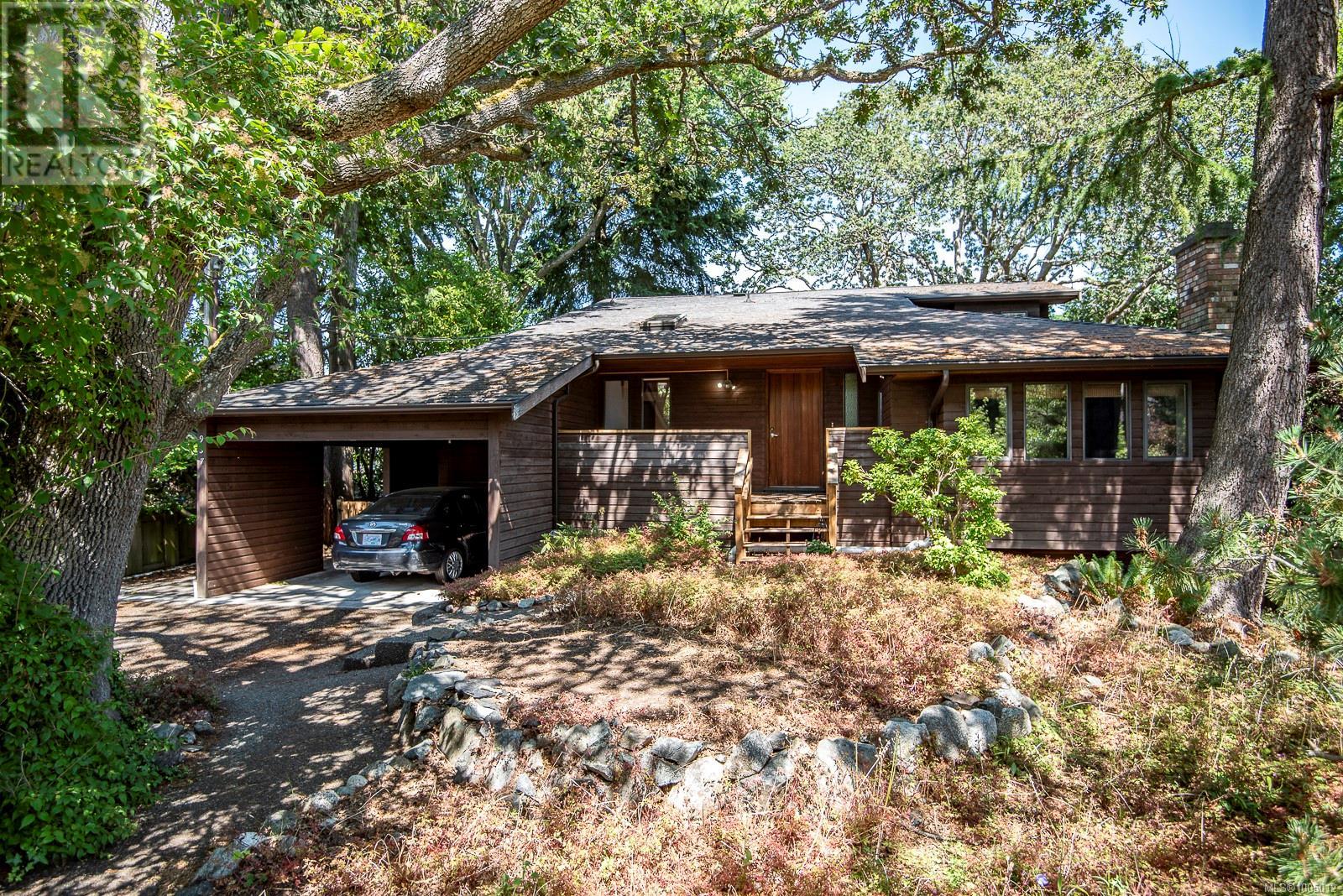 937 Pemberton Rd, Victoria, BC V8S 3R5
