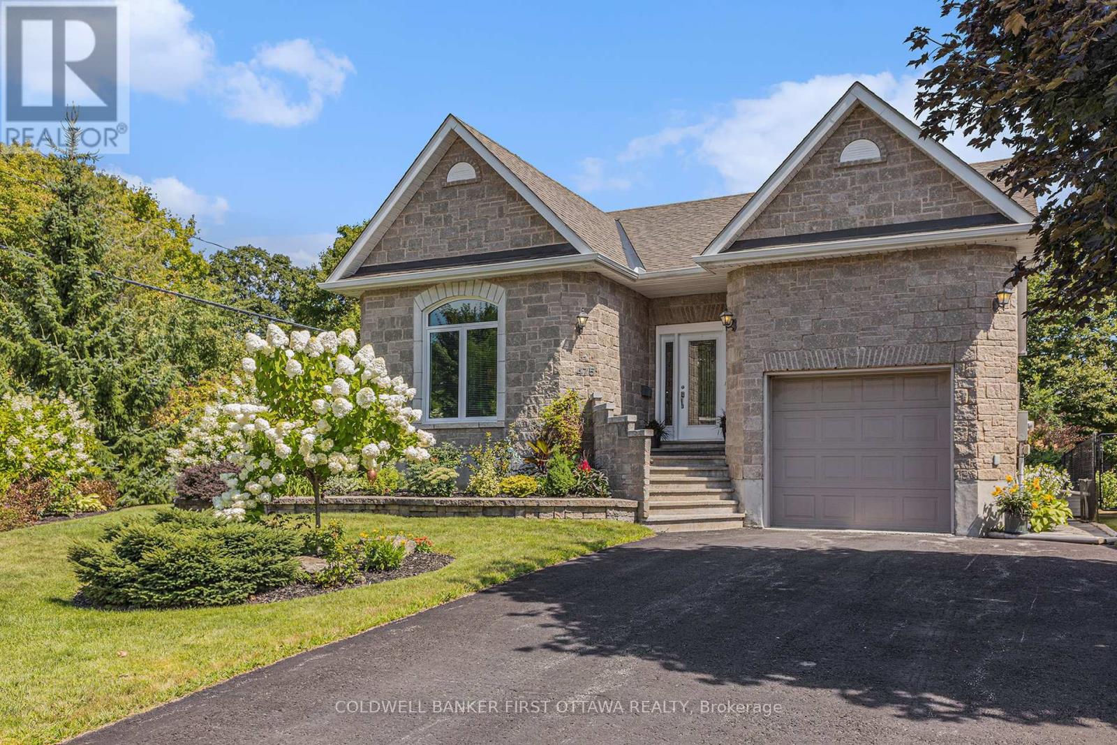 475 Moffatt St, Carleton Place, ON K7C 4V8