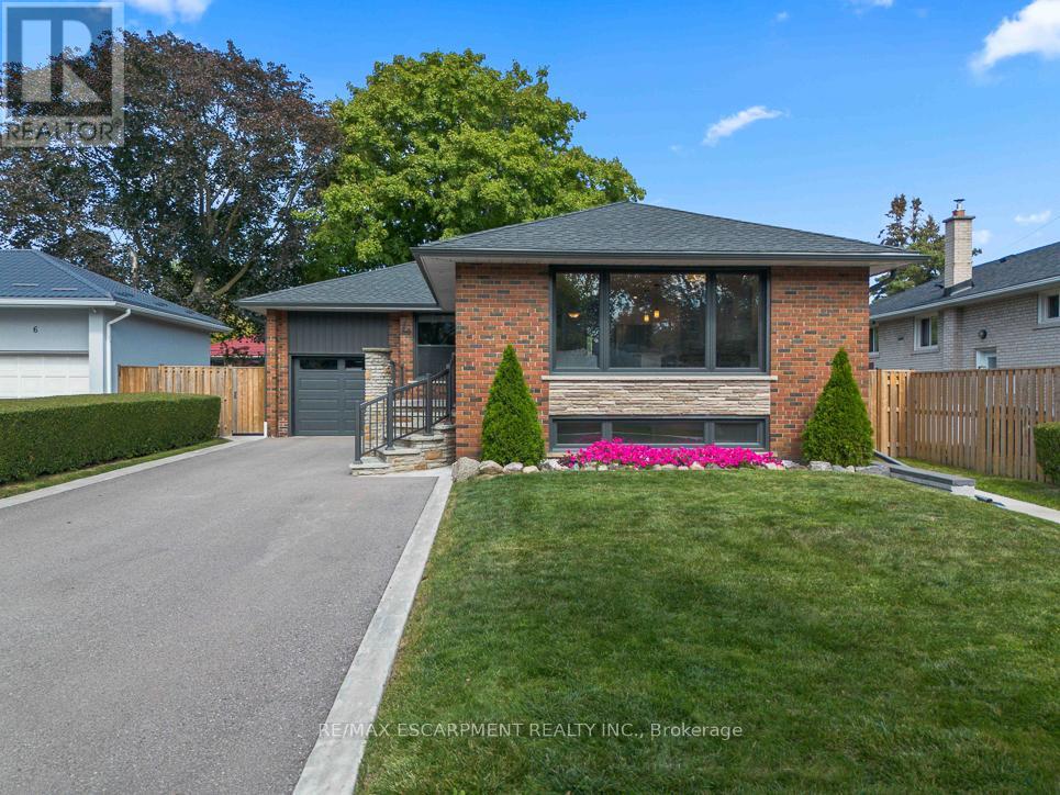 4 Thorpe Rd, Toronto, ON M9R 2C2
