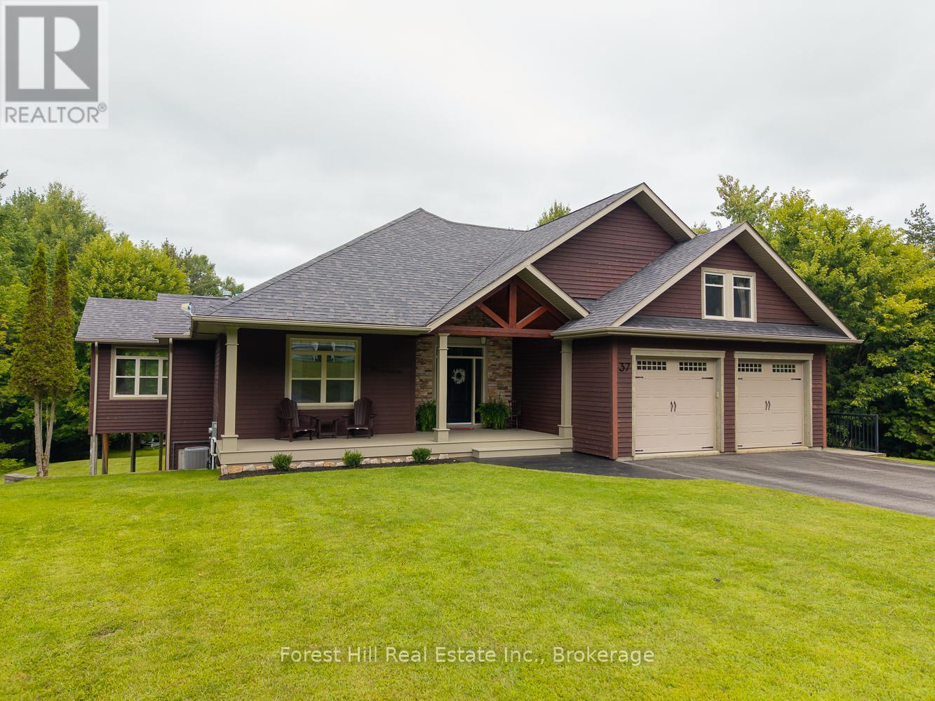 37 Parkway Ave, McDougall, ON P2A 2W9