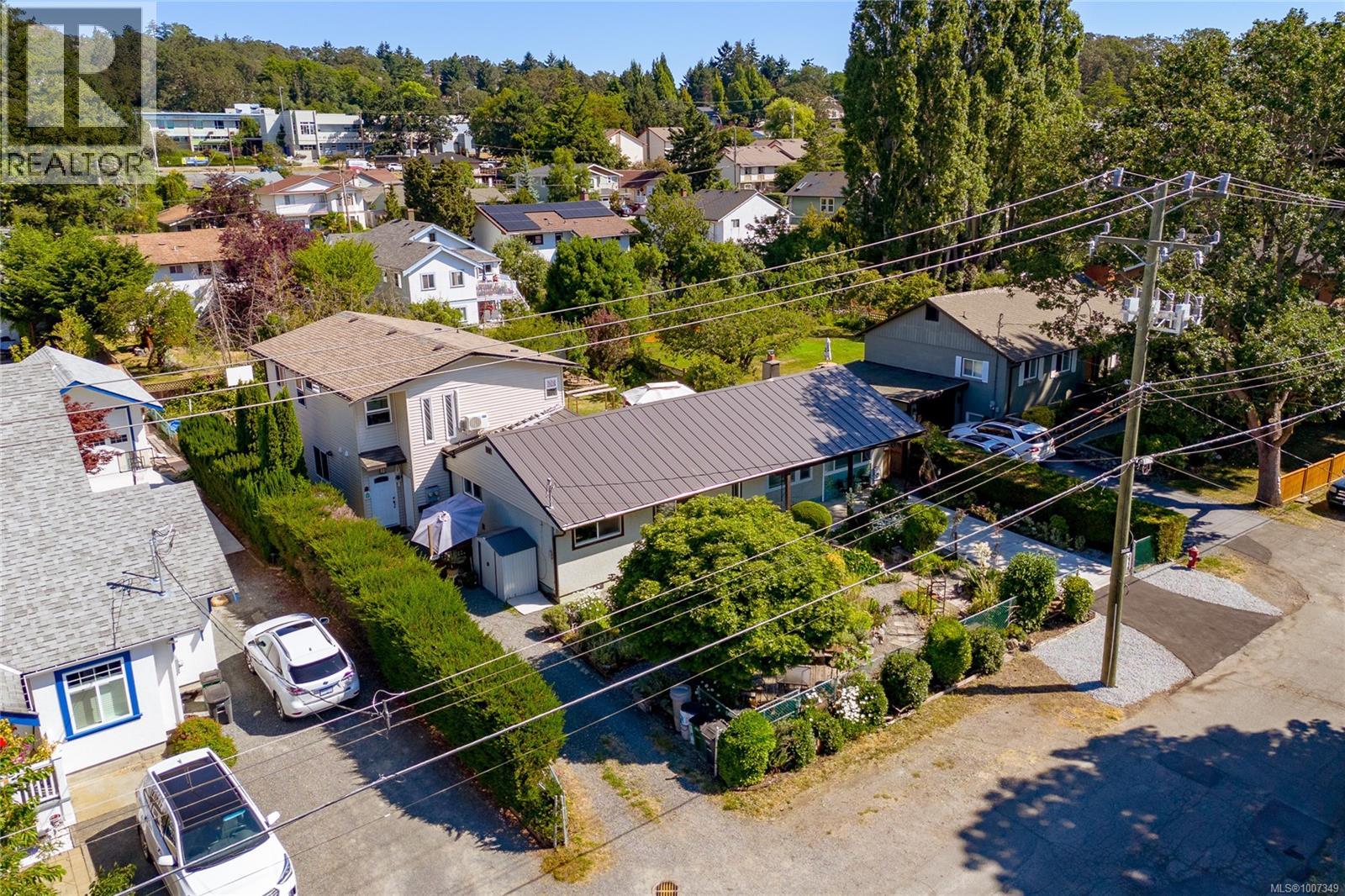 862 Canterbury Rd, Saanich, BC V8X 3E6