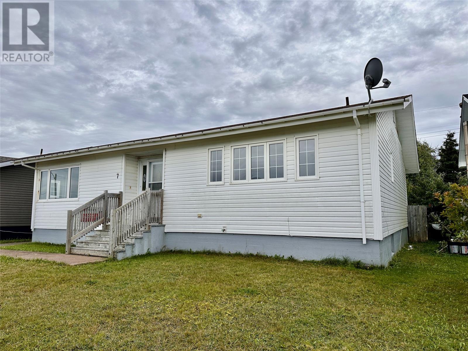 7 Courtney St, Grand Bank, NL A0E 1W0