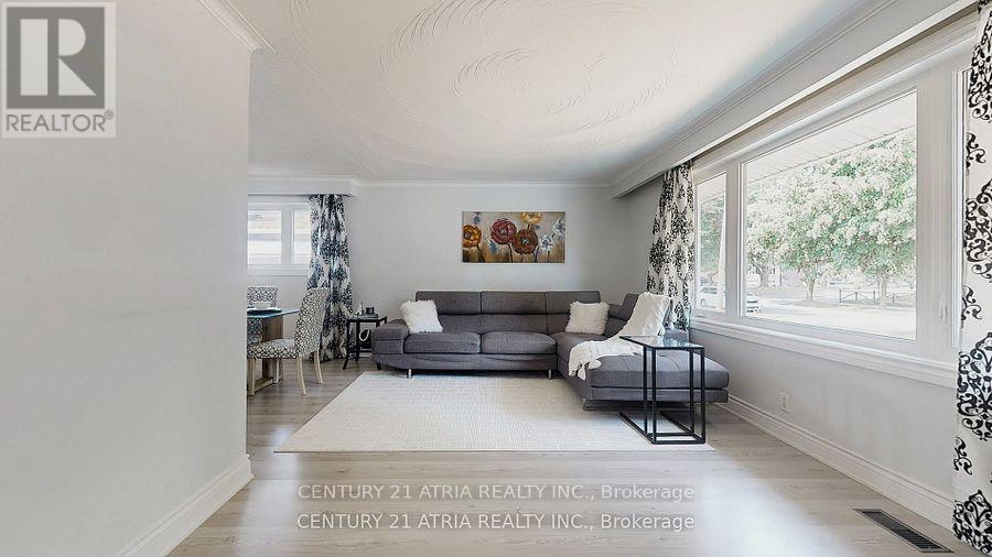 82 Clementine Sq, Toronto, ON M1G 2V7