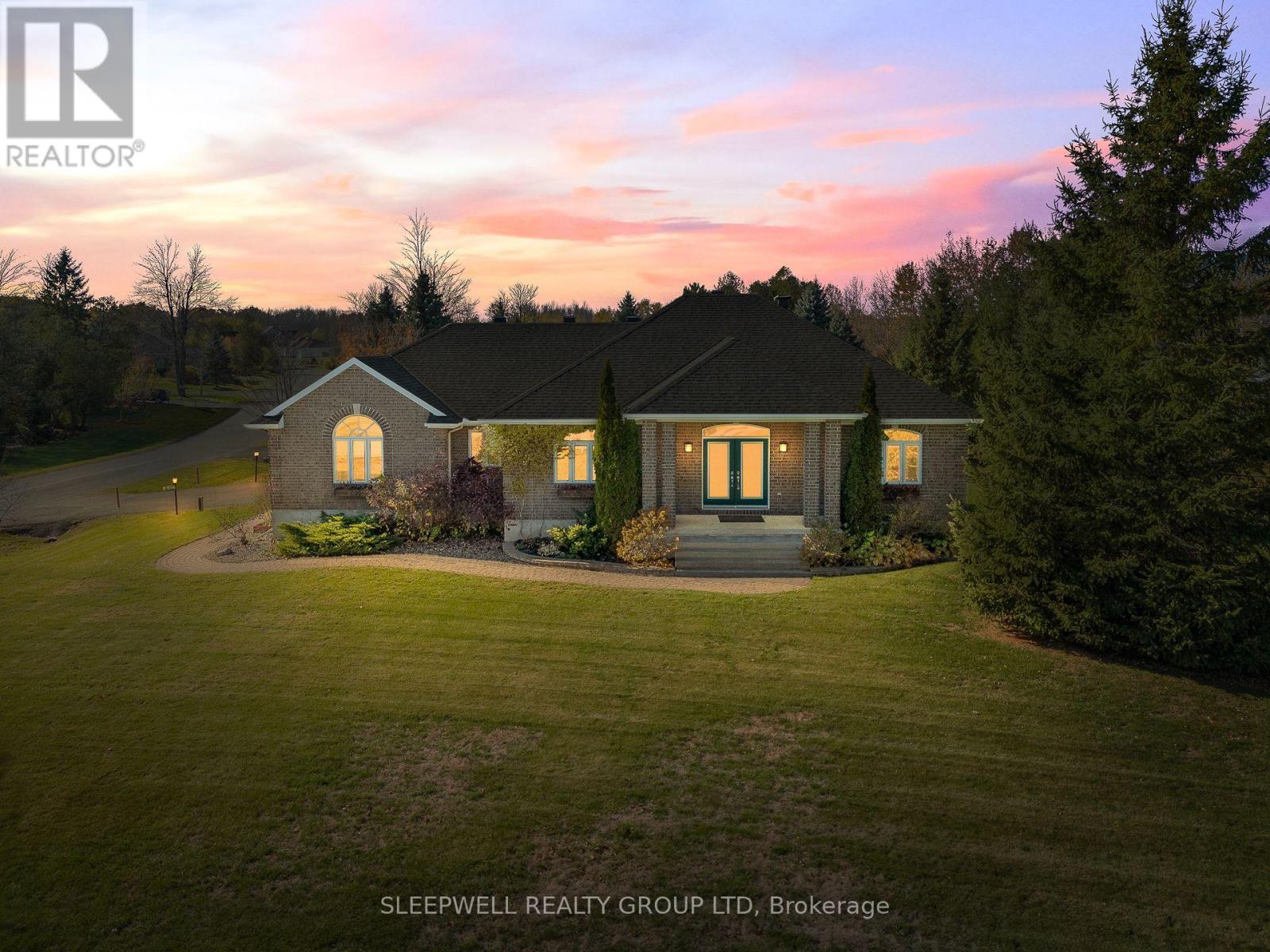 1040 Misty Morning Ln, Ottawa, ON K4P 1P8