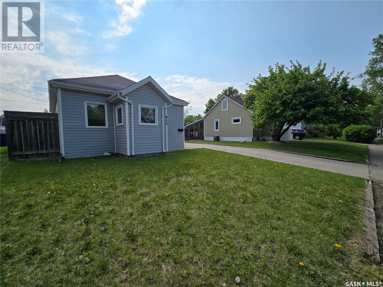 3rd Street SE Unit 612, Weyburn, SK S4H 2E1