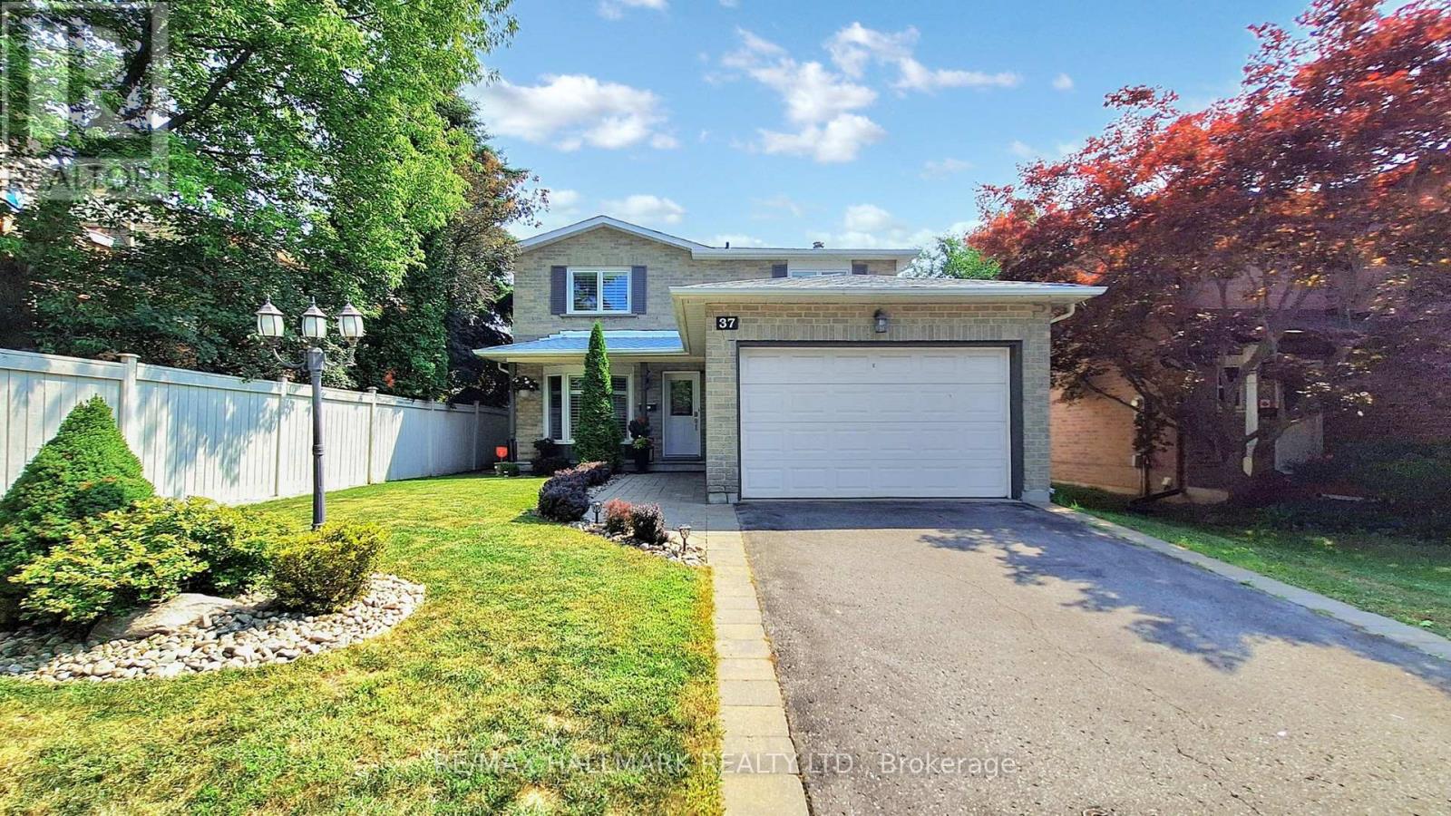 37 Hunters Point Dr, Richmond Hill, ON L4C 6M5