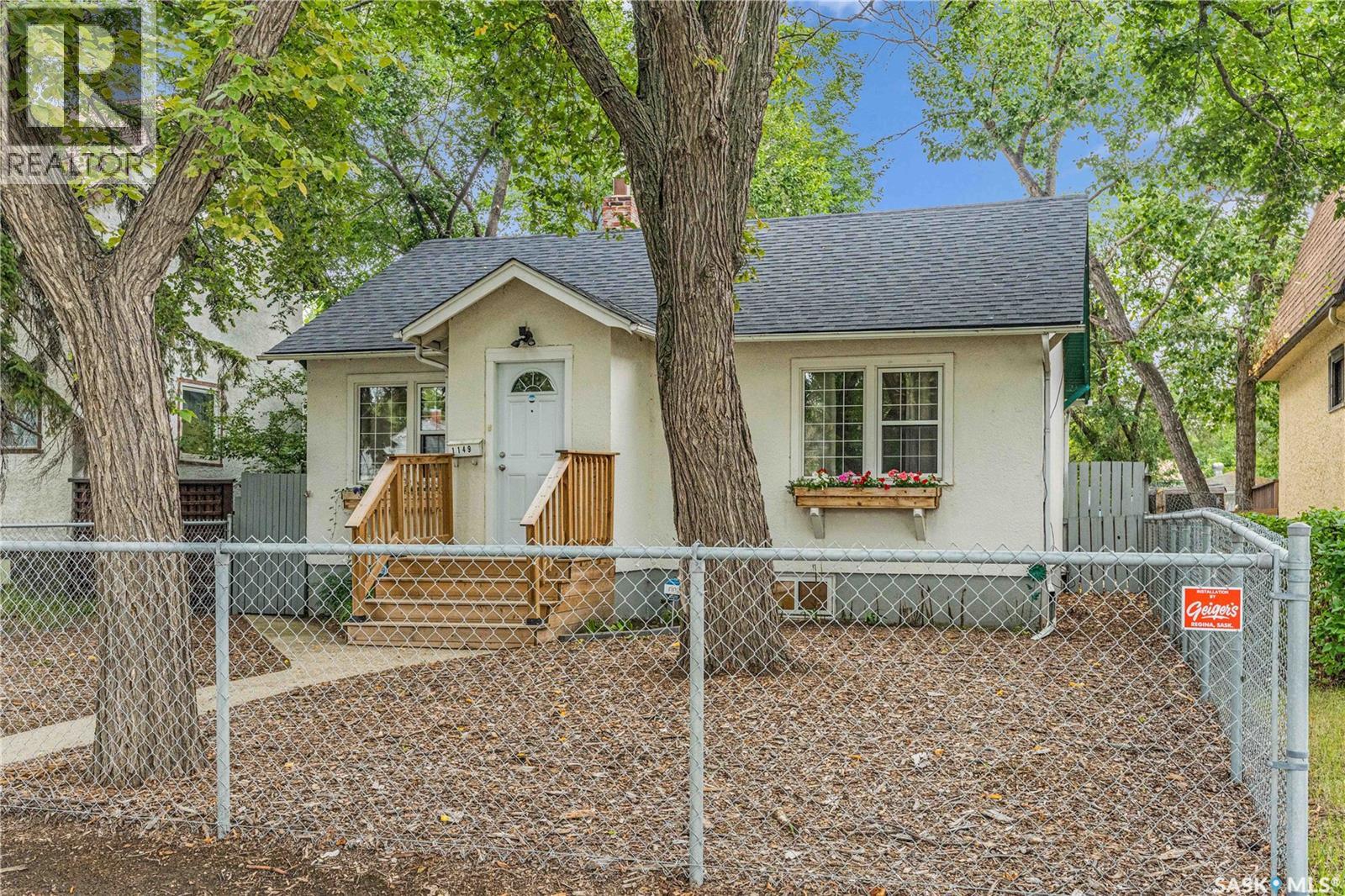 1149 Elphinstone St, Regina, SK S4T 3M2