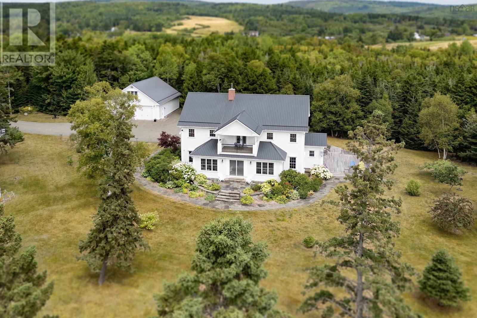 101 Phillip Fulmore Rd, Lower Five Islands, NS B0M 1N0