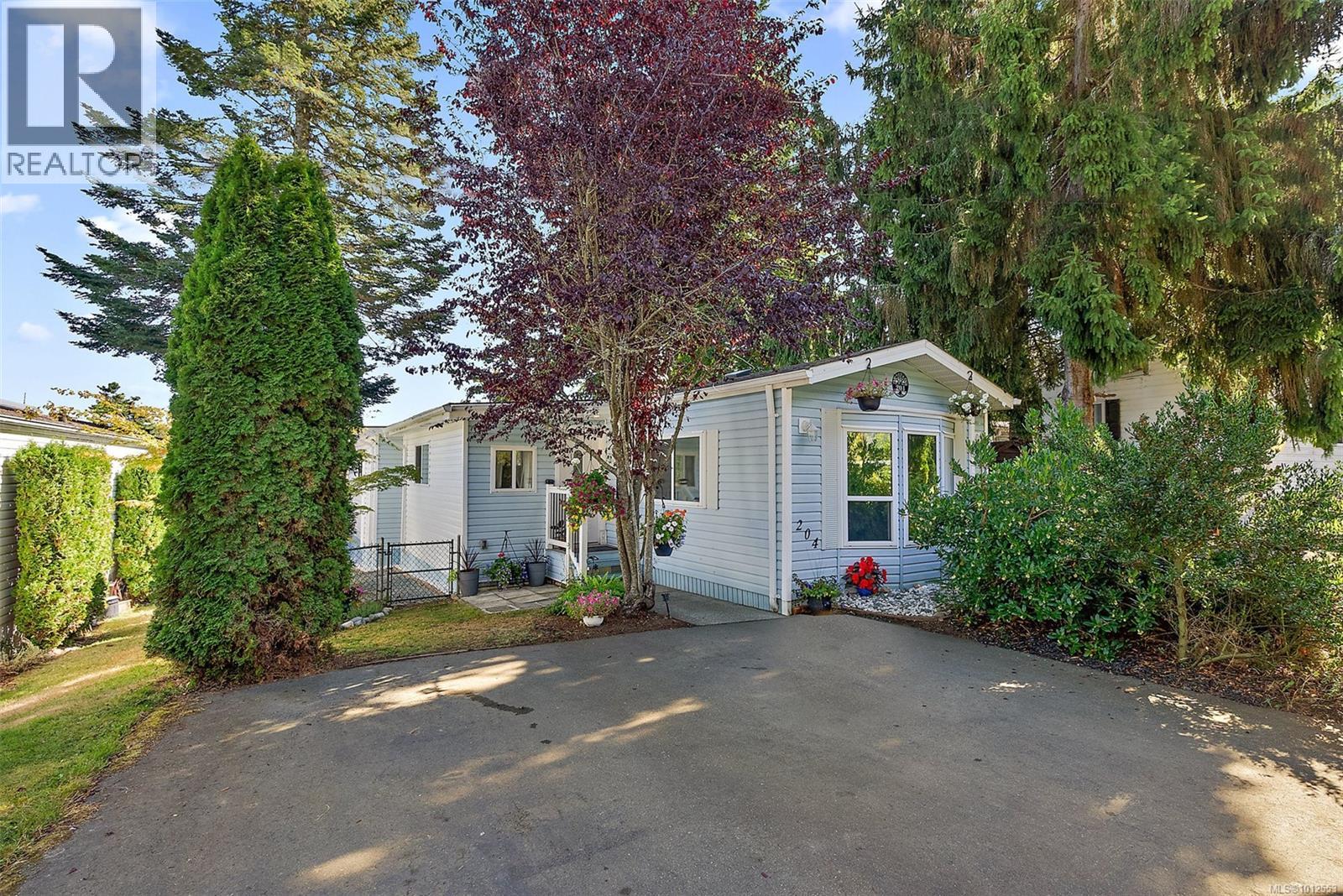 2779 Stautw Rd Unit 204 Rd, Central Saanich, BC V8M 2C8
